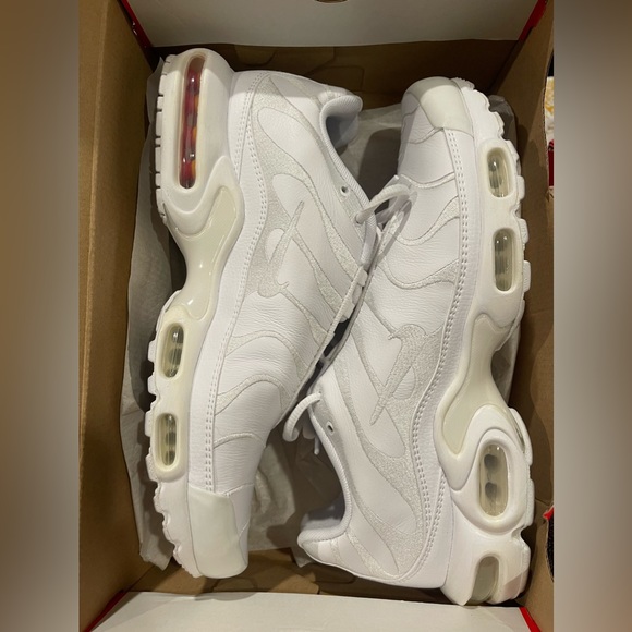 Nike Other - Nike White Airmax Plus 10.5M